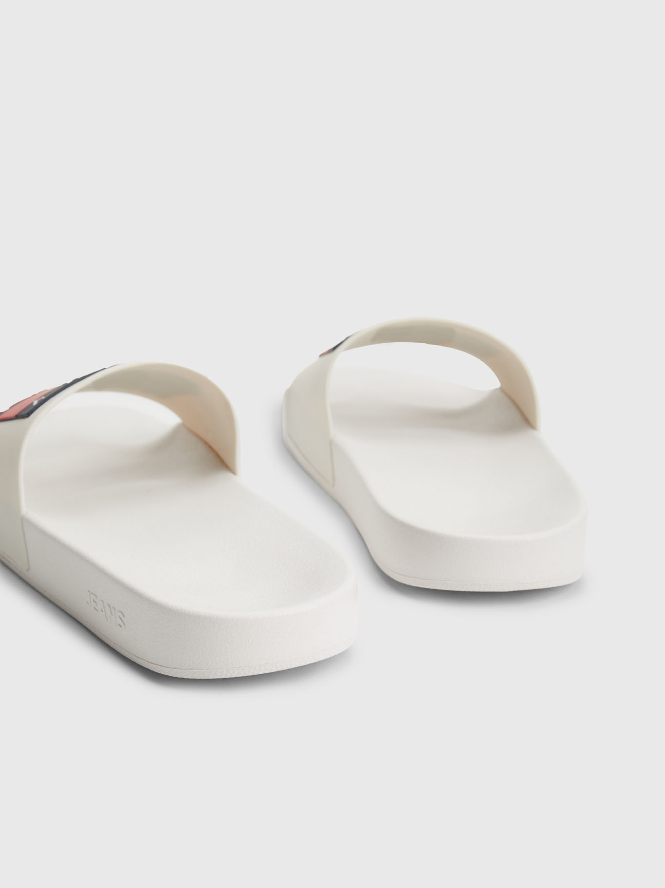 CHANCLAS CON PARCHE DE TOMMY JEANS